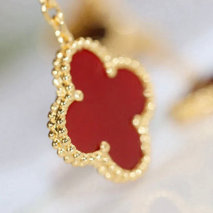 [LUXE NOBLE] Ohrringe mit Kleeblattmotiv und Tigerauge aus Karneol