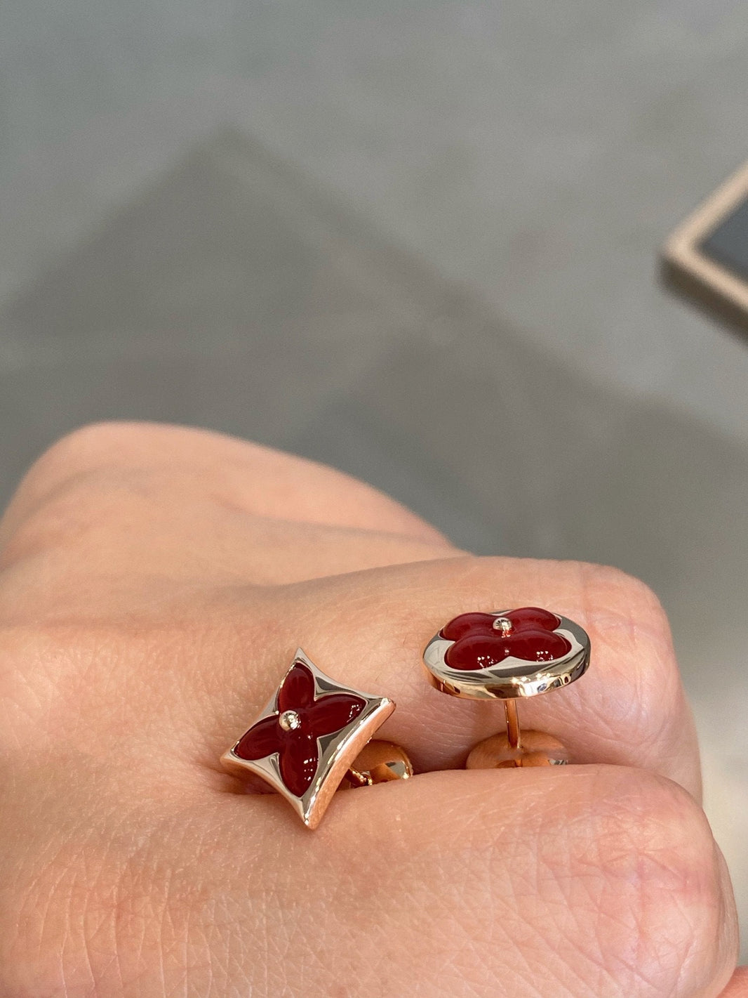 [LUXE NOBLE]STAR AND SUN PINK GOLD CARNELIAN STUD EARRINGS