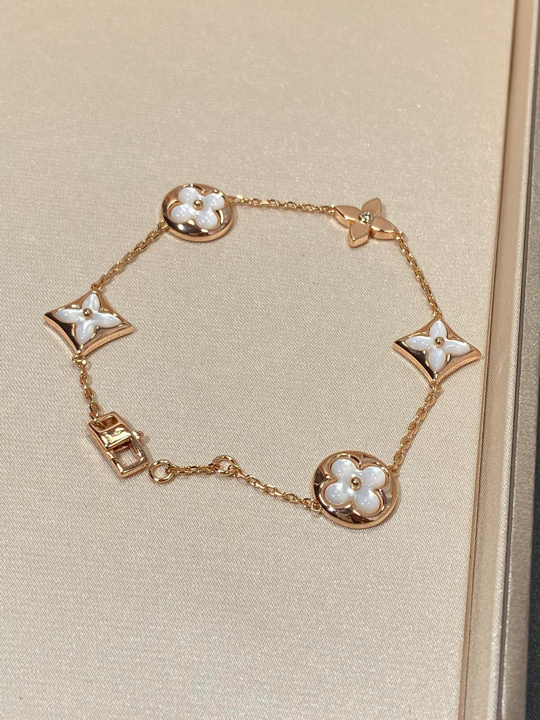 [LUXE NOBLE]STAR AND SUN 5 MOTIF MOP PINK GOLD BRACELET