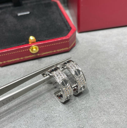 [LUXE NOBLE] LOVE KERAMIK-OHRRINGE AUS SILBER MIT DIAMANTENPAVED