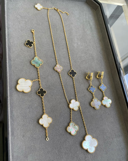 [LUXE NOBLE]クローバー 3モチーフ モップ オニキス ダークモップ ピンクゴールド イヤリング