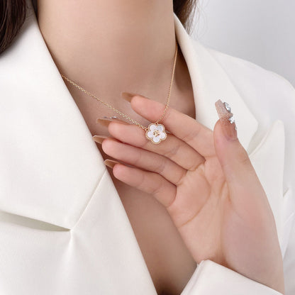 [LUXE NOBLE]LUCKY  WHITE MOP  PLUM BLOSSOM NECKLACE