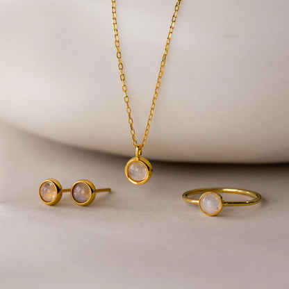 ムーンストーンチャームネックレス