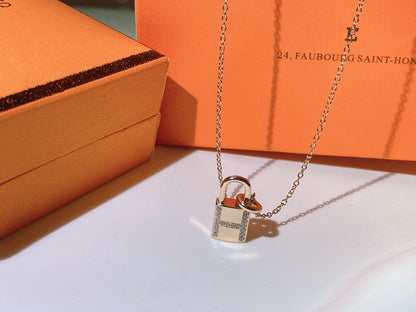 [LUXE NOBLE]HM ADVANCED NICHE LOCK HEAD NECKLACE DIAMONDS