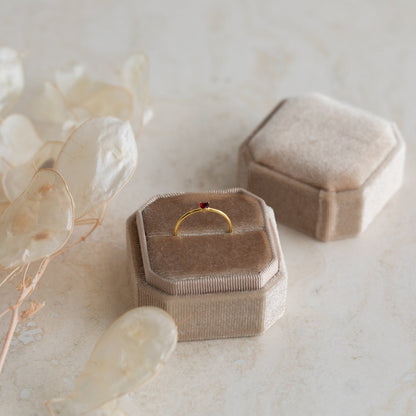 Kleiner Herz-Geburtssteinring